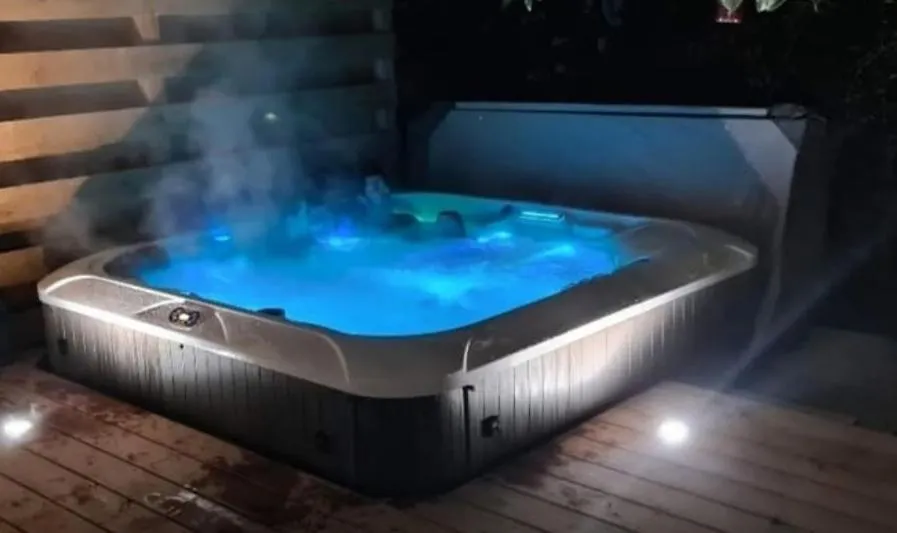 Chambres D'Hotes Avec Jacuzzi Coufouleux 0*,  フランス
